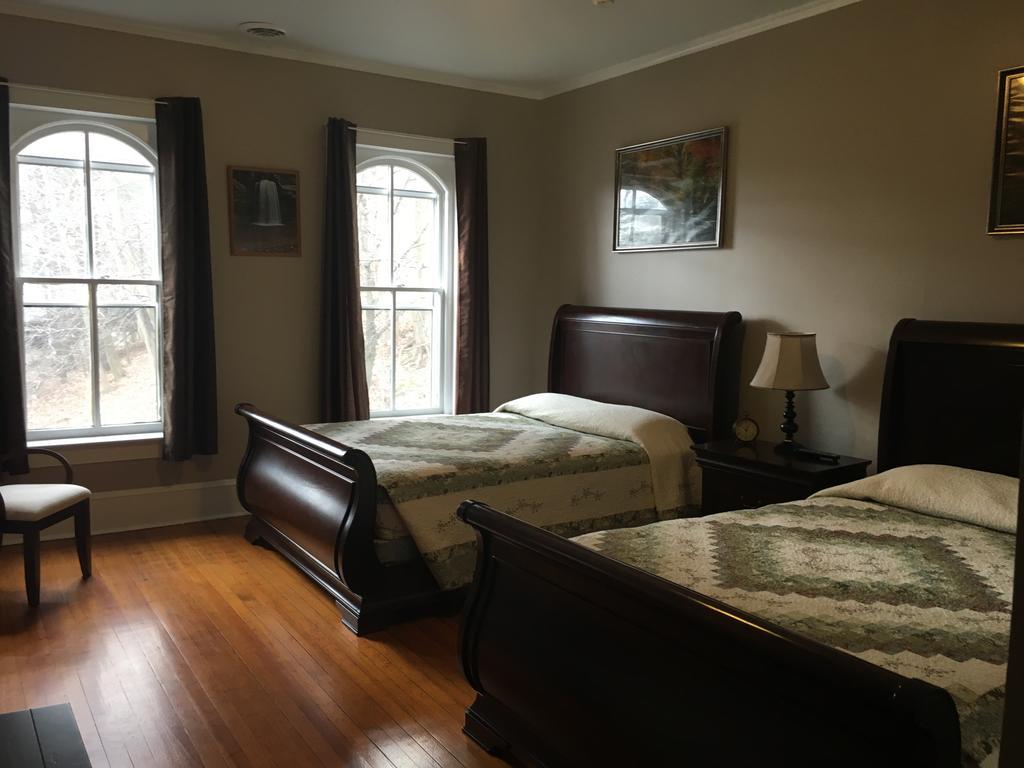 Cook Mansion Bed & Breakfast Montour Falls Buitenkant foto
