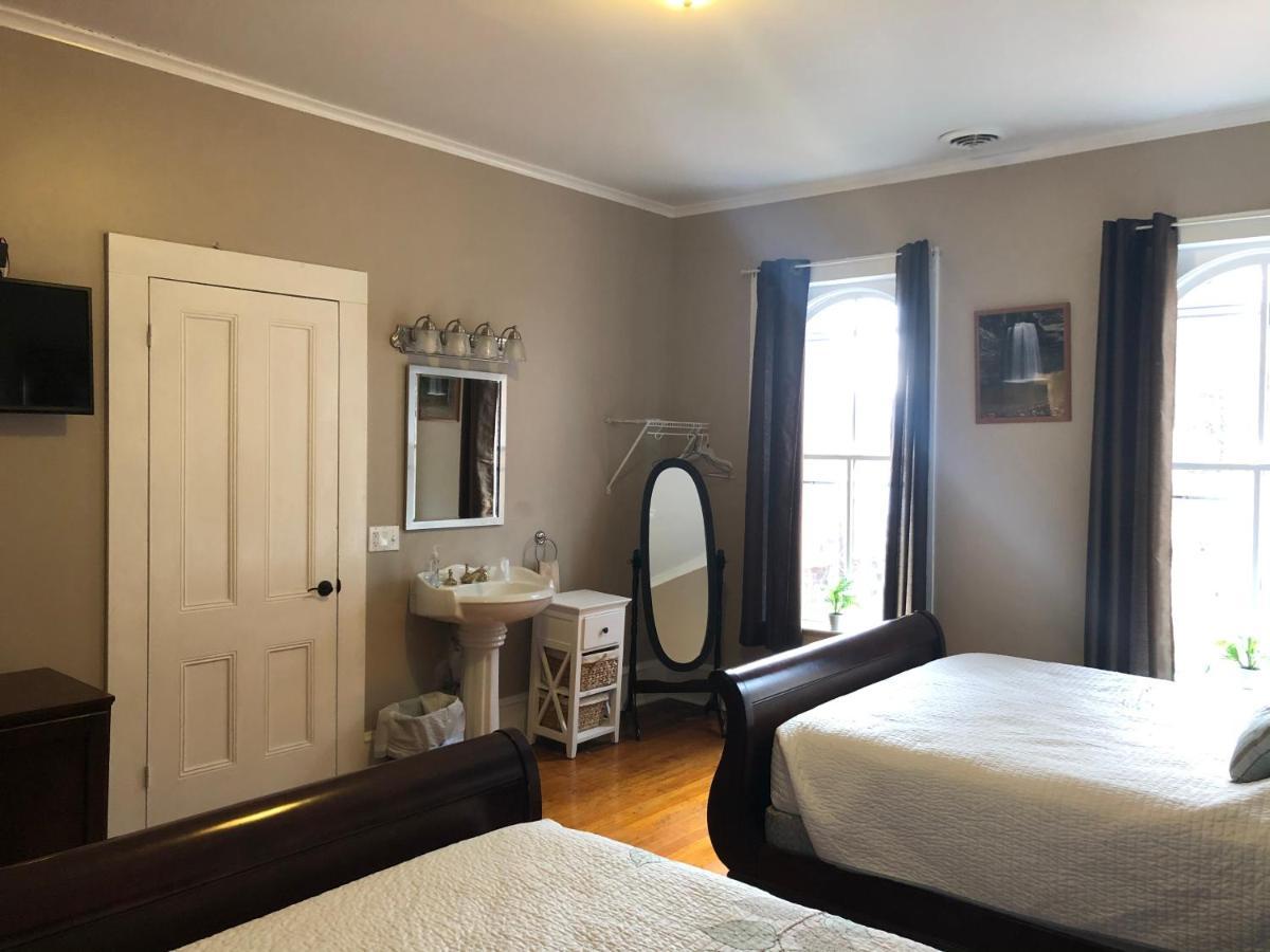 Cook Mansion Bed & Breakfast Montour Falls Buitenkant foto